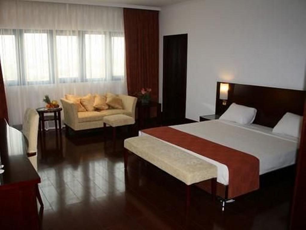 Golden Tulip Kumasi City エクステリア 写真