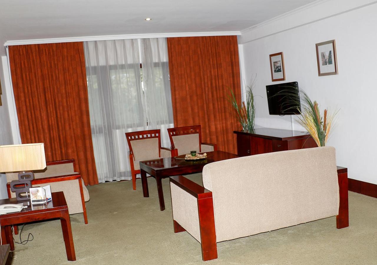 Golden Tulip Kumasi City エクステリア 写真