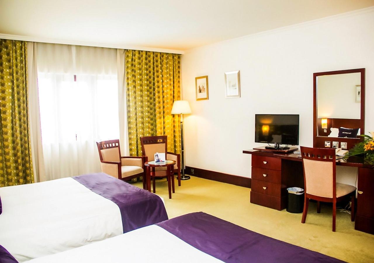 Golden Tulip Kumasi City エクステリア 写真